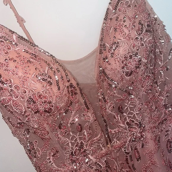 Sequin Sheer-Bodice Deep V-Neck Homecoming Dress - Picture 5 of 7